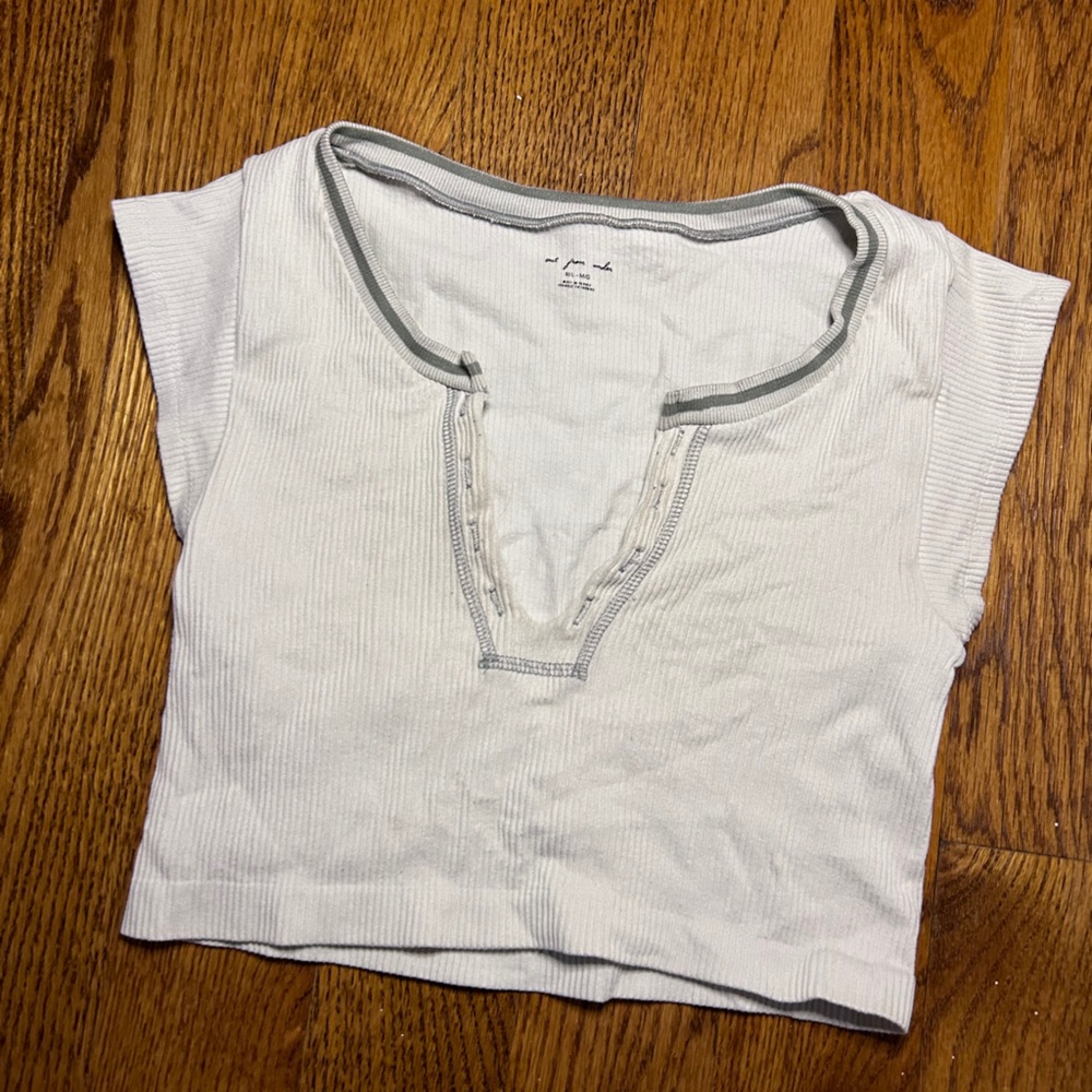 urban outfitters / out from under go for gold / white tee / summer tank beachy